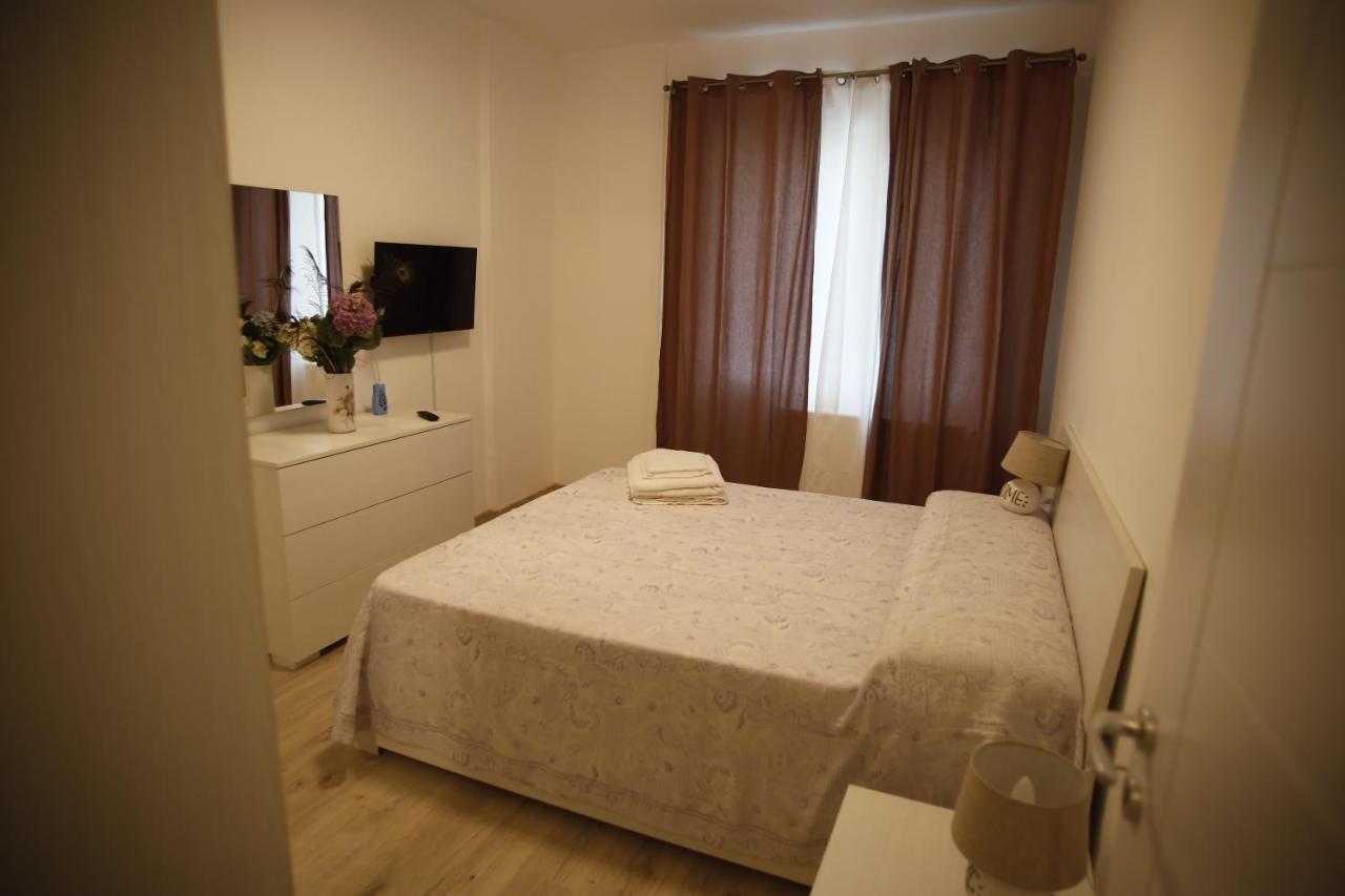 Lar Apartment Focşani Exterior foto